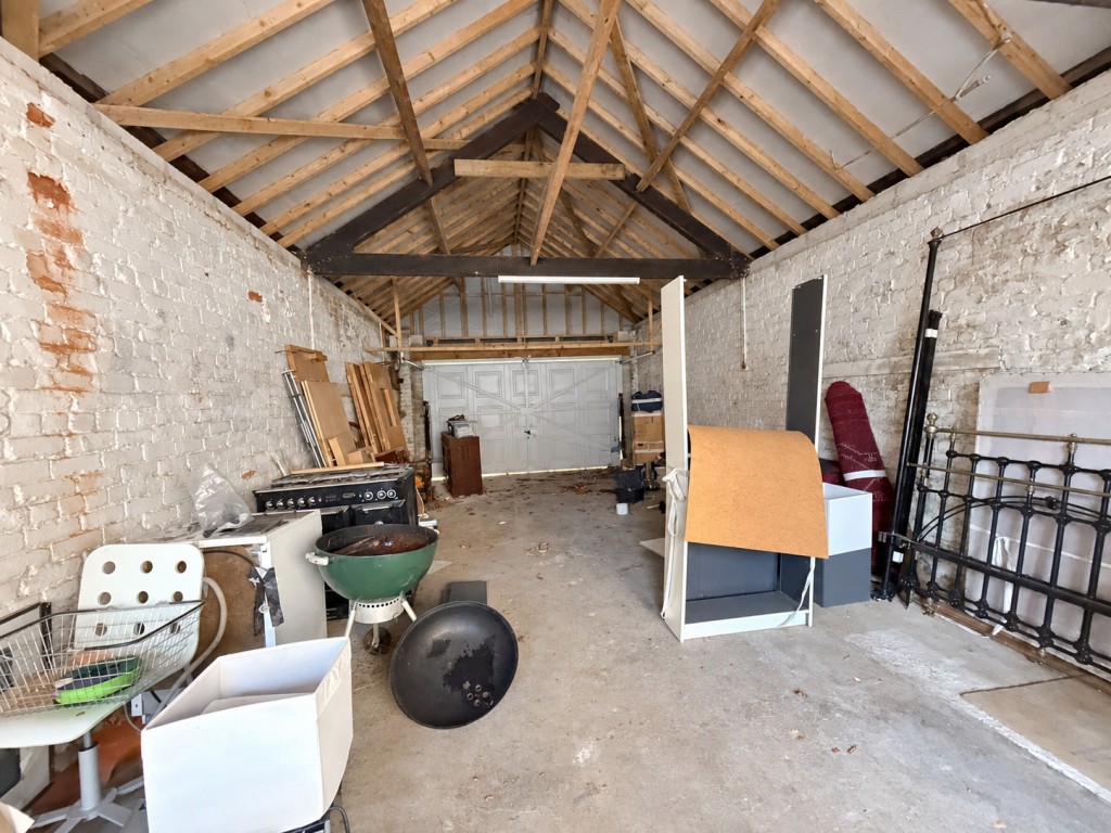 Lot: 104 - TWO FREEHOLD HMO PROPERTIES CLOSE TO DEVONPORT DOCKYARD - Large Garage